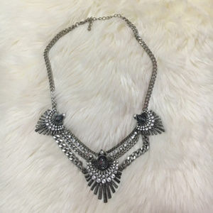 ❤️4/$16❤️ Silver Rhinestone Statement Necklace